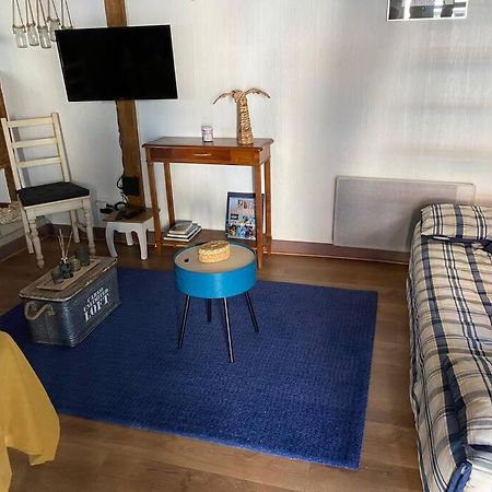 Gite De L'Ebaupin Louchy-Montfand Exteriör bild