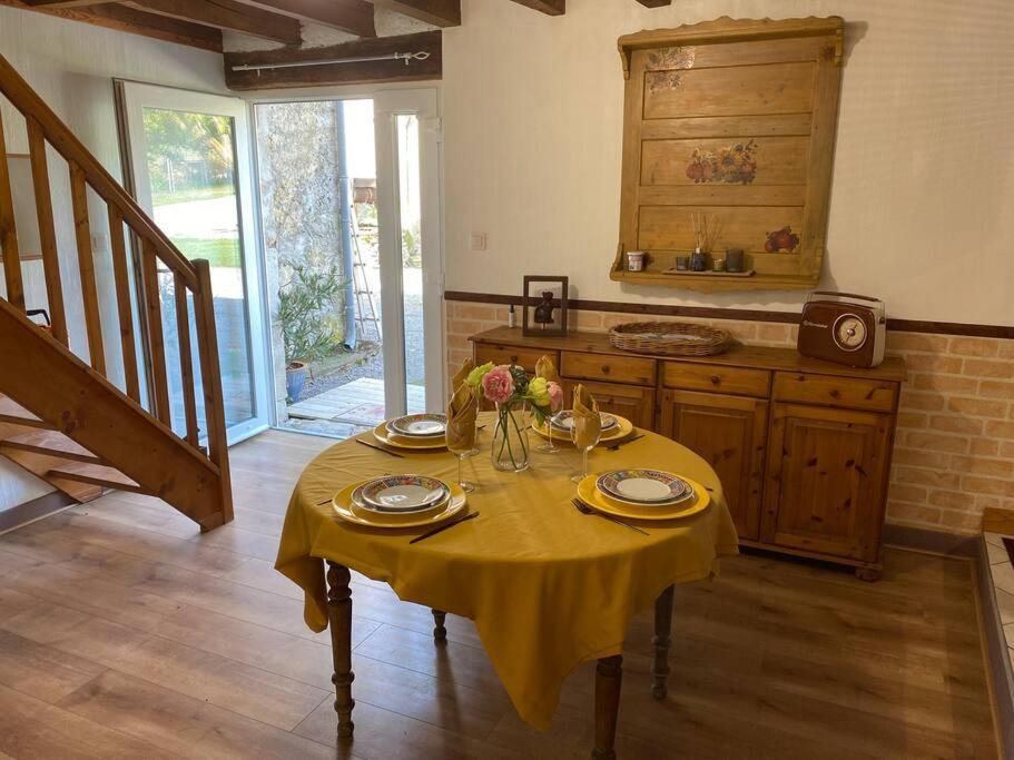 Gite De L'Ebaupin Louchy-Montfand Exteriör bild