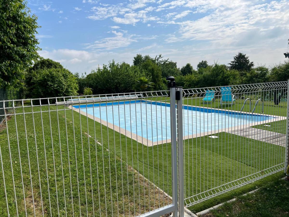 Gite De L'Ebaupin Louchy-Montfand Exteriör bild